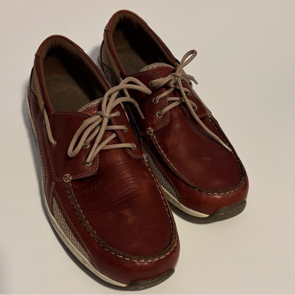 DUNHAM

MEN'S CAPTAIN BOAT SHOE
Lightweight Brown Slip On Boat Shoes